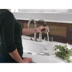 Lakeview Single-Handle Pull-Down Sprayer Kitchen Faucet With Soap Dispenser In Stainless -Hardware Store 4f462e1d3e7738da6541d41b9be42861 1800x1800